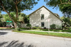 516 Sandtree Dr, Palm Beach Gardens, FL 33403, Sold 05/20/20