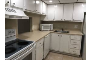 470 Executive Center Dr, West Palm Beach, FL 33401, Sold 02/04/20