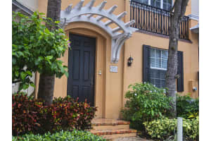 355 E Mallory Cir, Delray Beach, FL 33483, Sold 03/02/21