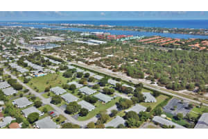 7257 W Oakridge Cir, Lantana, FL 33462, Sold 12/04/20