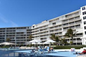 3546 S Ocean Blvd, South Palm Beach, FL 33480, Sold 03/20/20