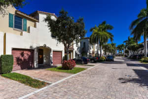 320 Via Villagio, Hypoluxo, FL 33462, Sold 10/14/20