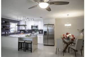 7234 E Oakridge Cir, Lantana, FL 33462, Sold 03/25/20