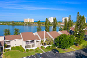 3218 S Lakeview Cir, Fort Pierce, FL 34949, Sold 06/05/20