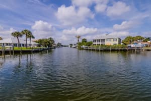 16 Castle Ct, Fort Pierce, FL 34949, Sold 04/13/20