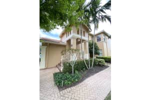 702 SW Glen Crest Way, Stuart, FL 34997, Sold 07/02/20