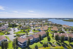 3216 S Lakeview Cir, Fort Pierce, FL 34949, Sold 10/05/20