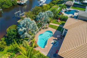 715 SW River Bend Cir, Stuart, FL 34997, Sold 08/06/20