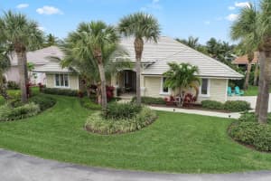 8223 SE Lagoon Dr, Hobe Sound, FL 33455, Sold 05/04/20