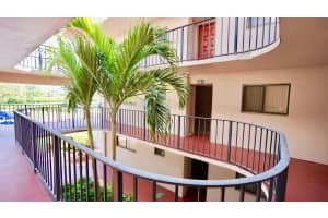 5160 Las Verdes Cir, Delray Beach, FL 33484, Sold 04/17/20