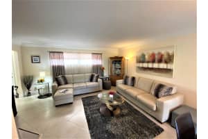 28 Colonial Club Dr, Boynton Beach, FL 33435, Sold 05/12/20