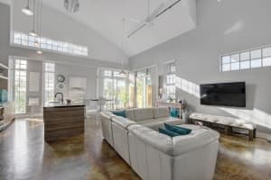 185 NE 4th Ave, Delray Beach, FL 33483, Sold 09/08/20