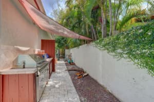 725 NW 6th St, Boca Raton, FL 33486, Sold 10/09/20