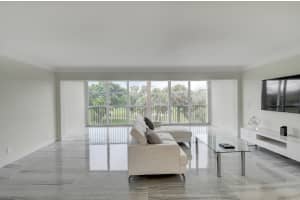 327 E Royal Palm Rd, Boca Raton, FL 33432, Sold 08/10/20