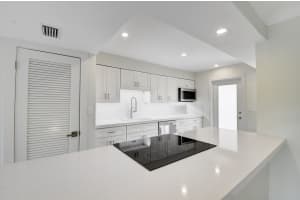 327 E Royal Palm Rd, Boca Raton, FL 33432, Sold 08/10/20