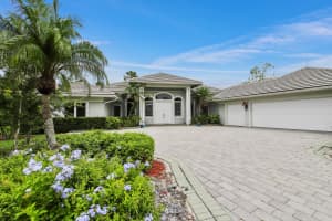 284 SW Squire Johns Ln, Palm City, FL 34990, Sold 08/26/20