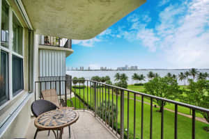 801 Lake Shore Dr, West Palm Beach, FL 33403, Sold 08/03/20