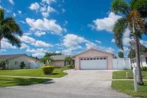 5449 Sandhurst Cir S, Lake Worth, FL 33463, Sold 08/14/20