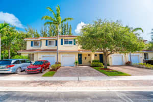 3054 N Evergreen Cir, Boynton Beach, FL 33426, Sold 08/21/20