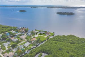 490 12th Pl SE, Vero Beach, FL 32962, Sold 08/14/20
