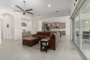 4712 Four Lakes Cir SW, Vero Beach, FL 32968, Sold 01/15/21