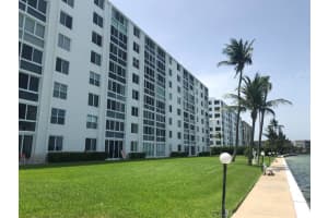 301 Lake Shore Dr, Lake Park, FL 33403, Sold 10/21/20