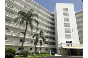 301 Lake Shore Dr, Lake Park, FL 33403, Sold 10/21/20