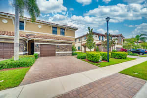 815 E Village Cir, Davie, FL 33325, Sold 09/22/20