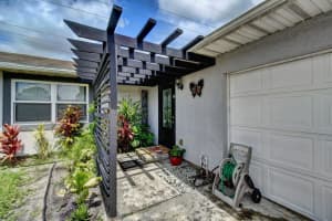 211 Canterbury Dr W, Riviera Beach, FL 33407, Sold 09/18/20