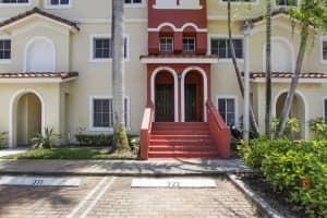 322 Bayfront Dr, Boynton Beach, FL 33435, Sold 08/24/20