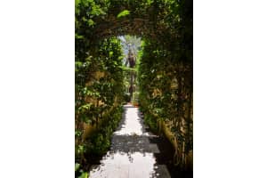 9 Sloans Curve Dr, Palm Beach, FL 33480, Sold 03/10/21