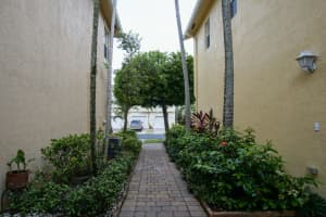 1737 Carvelle Dr, Riviera Beach, FL 33404, Sold 11/24/20