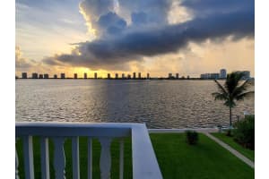 301 Lake Shore Dr, Lake Park, FL 33403, Sold 09/24/20