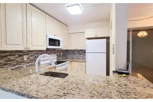 501 SE 8th St, Deerfield Beach, FL 33441, Sold 08/26/20