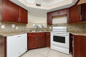 815 W Boynton Beach Blvd, Boynton Beach, FL 33426, Sold 10/23/20