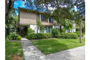 221 NE Edgewater Dr, Stuart, FL 34996, Sold 03/09/21