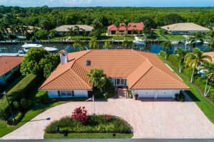 8985 SE Harbor Island Way, Hobe Sound, FL 33455, Sold 12/08/20