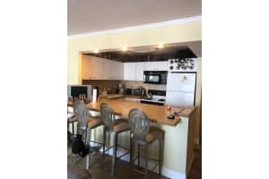 465 Ocean Dr, Miami Beach, FL 33139, Sold 07/16/21