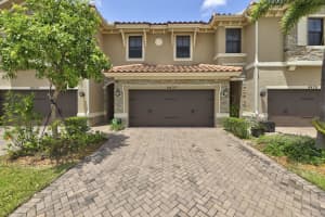 8437 Lake Majesty Ln, Parkland, FL 33076, Sold 12/31/20