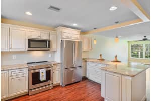 900 Jasmine Ln #8a, Vero Beach, FL 32963, Sold 12/01/21