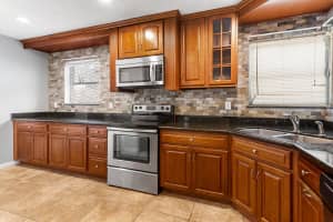 361 NW 38th Pl, Pompano Beach, FL 33064, Sold 11/06/20