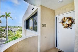 8200 Lakeshore Dr, Hypoluxo, FL 33462, Sold 02/16/21