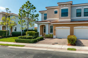 136 Astor Cir, Delray Beach, FL 33484, Sold 12/07/20