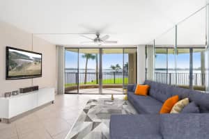 8200 Lakeshore Dr, Hypoluxo, FL 33462, Sold 04/01/21