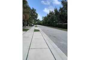 1152 Pinewood Lake Ct, Greenacres, FL 33415, Sold 12/18/20