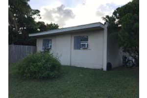 560 Sioux Rd, Lake Worth, FL 33462, Sold 01/31/23