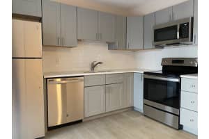 Courtney Lakes Cir, West Palm Beach, FL 33401, Sold 12/01/20
