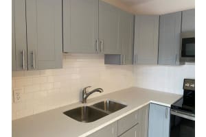 Courtney Lakes Cir, West Palm Beach, FL 33401, Sold 12/01/20