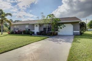 1589 SE Belcrest St, Port St. Lucie, FL 34952, Sold 11/17/20