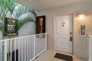 3207 S Lakeview Cir, Fort Pierce, FL 34949, Sold 02/11/21